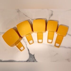 VTG Crownware Plastic Retro Kitchen Baking Measuring Cups Made in Canada Yellow